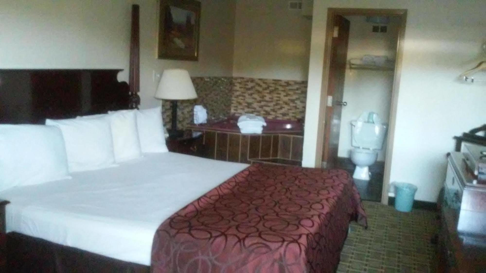 Economy Inn - ステーツビル エクステリア 写真